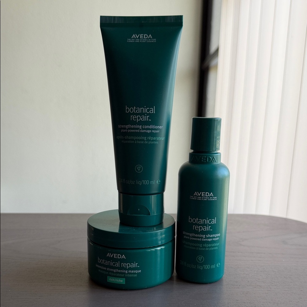 New unopened AVEDA Botanical Repair Set in Deep Green